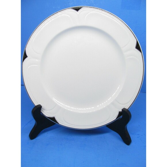 Dudson Fine China 8" Plate White With Black Trim Made In Stoke-On-Trent England - Picture 5 of 10